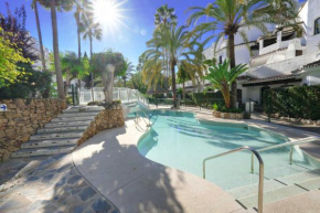 2039 Cozy Beachfront Apartment on Golden Beach